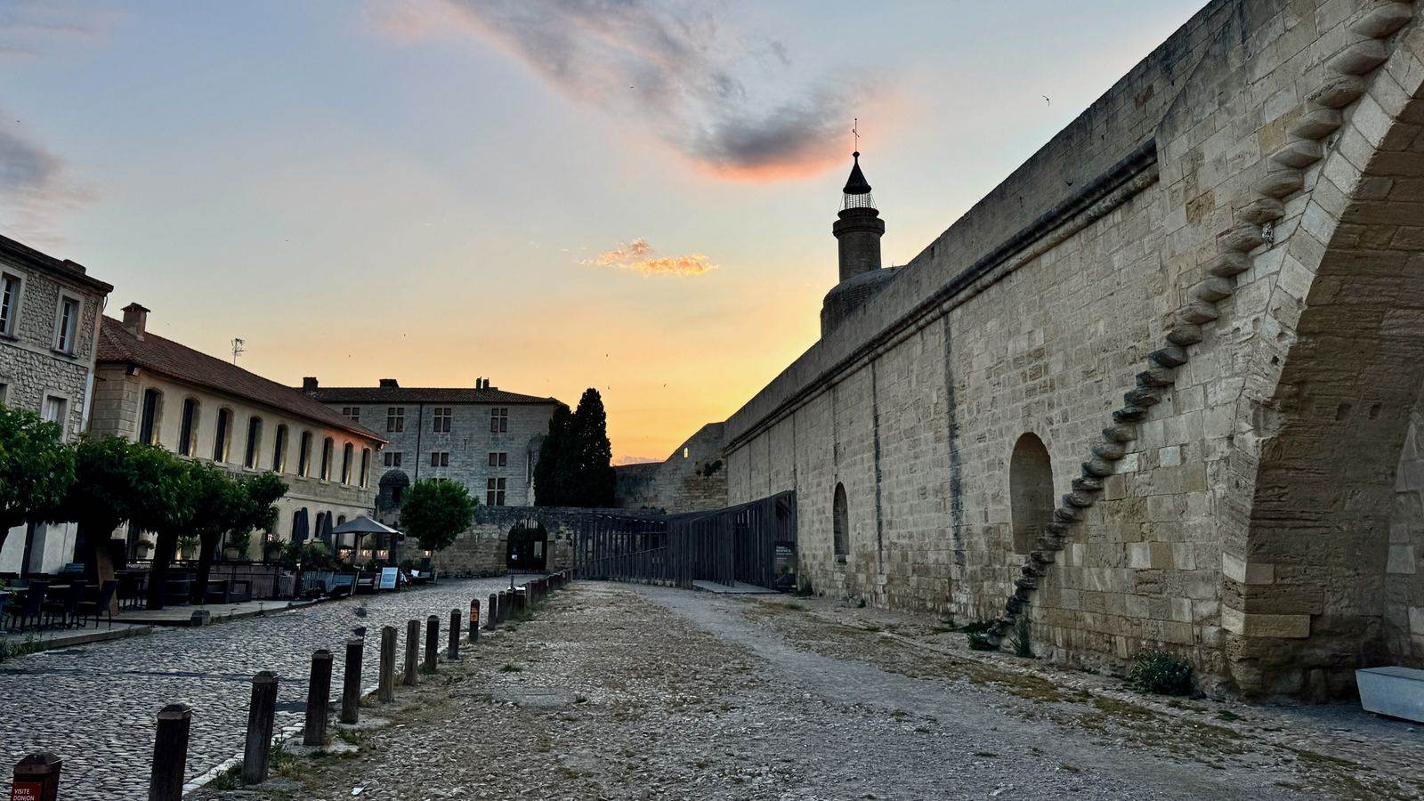 Les salins roses aux abords d'Aigues-Mortes