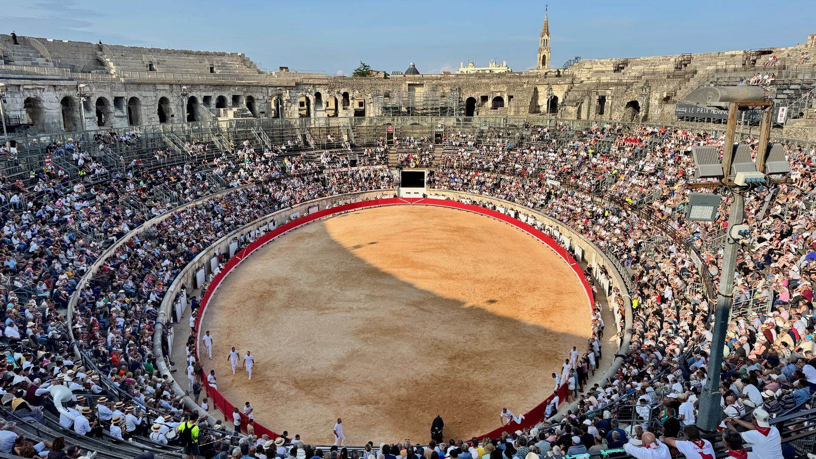 Les arènes de Nîmes en pleine féria