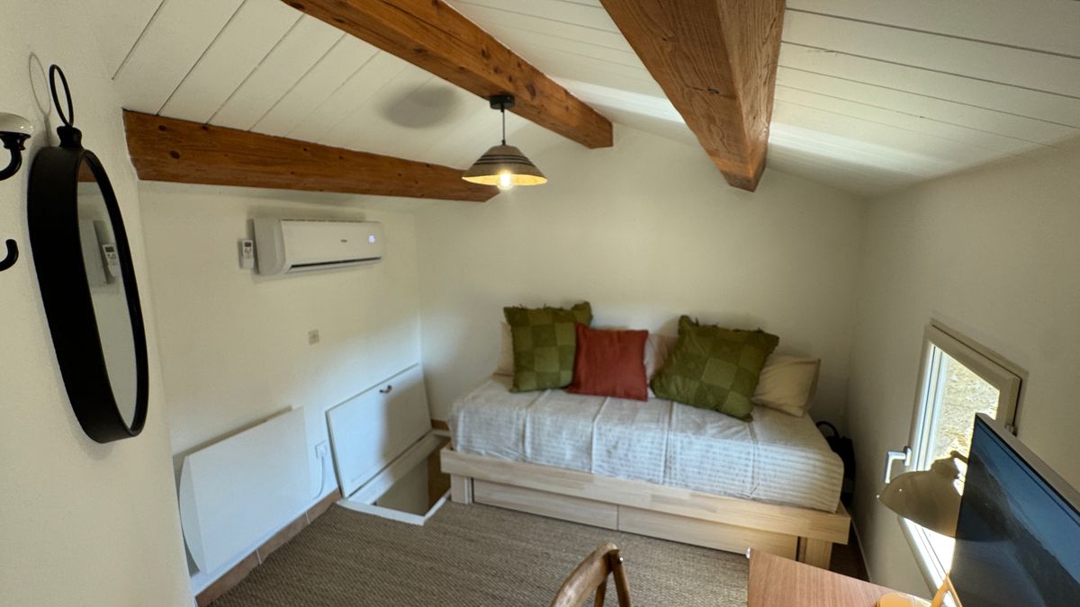 Le lit gigogne de la tourelle et la climatisation